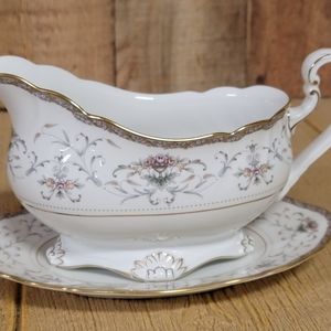 AsterBrook Gravy Boat & Underplate (Relish/Butter)